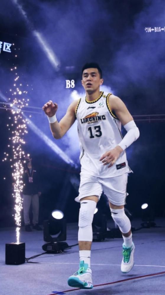 关于自己成长的经历我的哥哥们在我成长的过程中面对着比我更困难的经历，他们经历了很多的事情，这给我了能够成功的勇气。